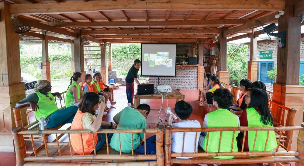 BƯỚTOPIA: Tour Du Lịch Tiếng Anh Gắn Liền Với Thiên Nhiên Và Trải Nghiệm Văn Hóa Dân Tộc