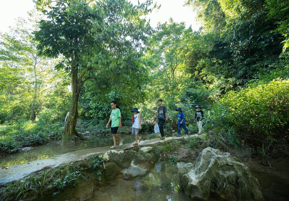 BƯỚTOPIA: Tour Du Lịch Tiếng Anh Gắn Liền Với Thiên Nhiên Và Trải Nghiệm Văn Hóa Dân Tộc